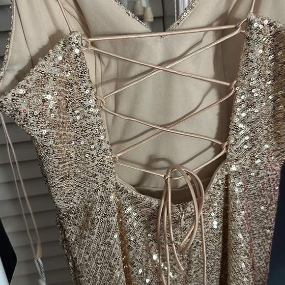 Sequin rose gold bridesmaid/homecoming dress New with tags. Tie up back Size 6 - Picture 1 of 4